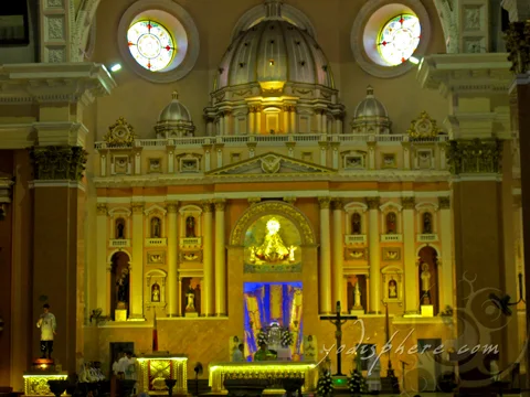 Ornate alter of Binondo Church showing rich cultural Filipino Chinese heritage