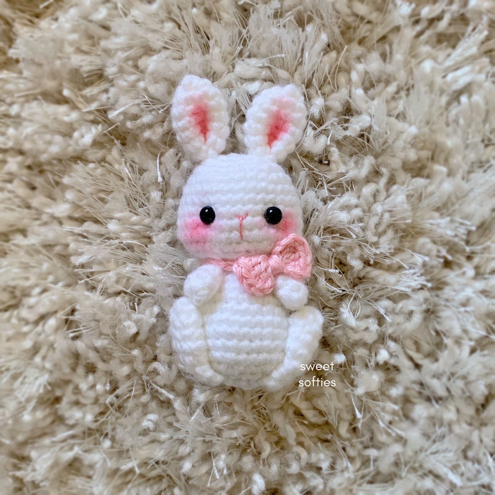 Free crochet pattern: Amigurumi Big eyes baby bunny