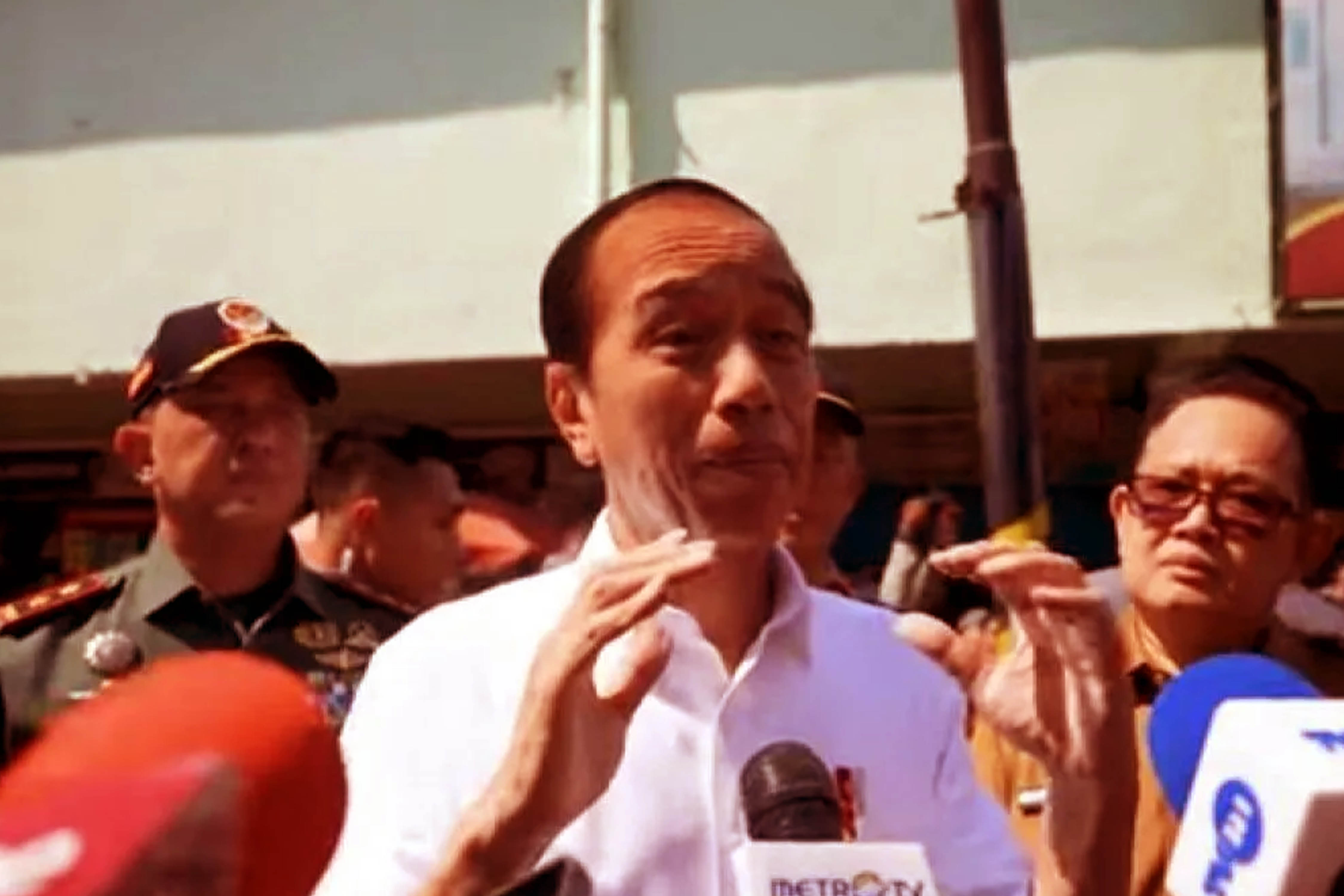 President Jokowi Hints at Possible Cabinet Reshuffle