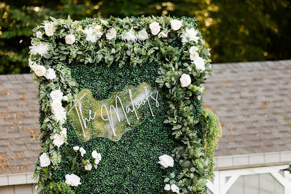 Backyard Summer Wedding in Edgewater, MD photographed by Maryland Wedding Photographer Heather Ryan Photography