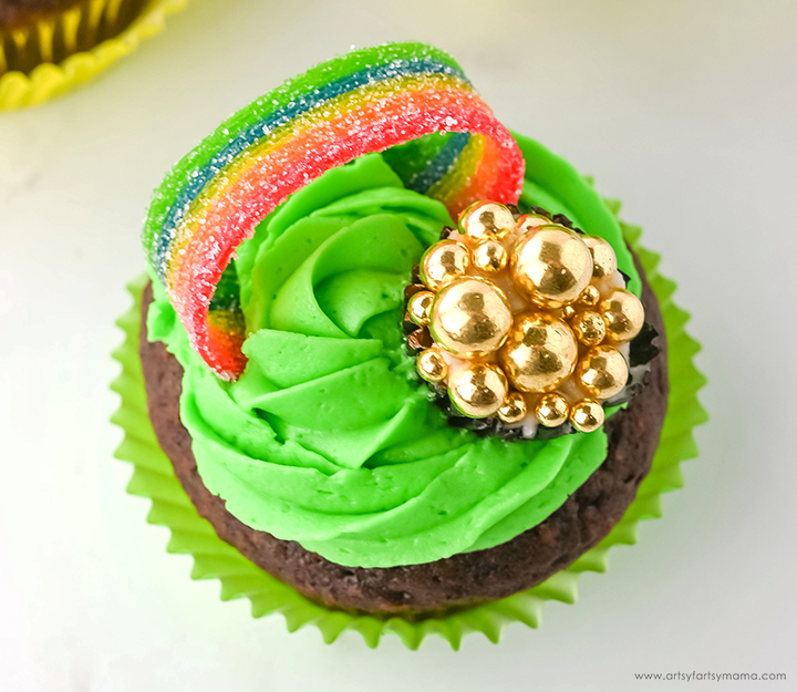 St. Patrick's Day Pot of Gold Cupcakes