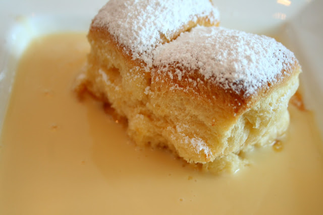 Die beste aller Schijausen neben dem obligatorischen Germknödel: Buchteln mit Vanillesauce © diekremserin on the go