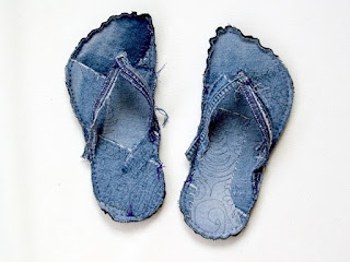 Sandal unik dari kreasi celana jean