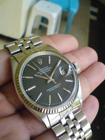 Again, I am happy to share the pictures of my Rolex 1601 Datejust black dial 