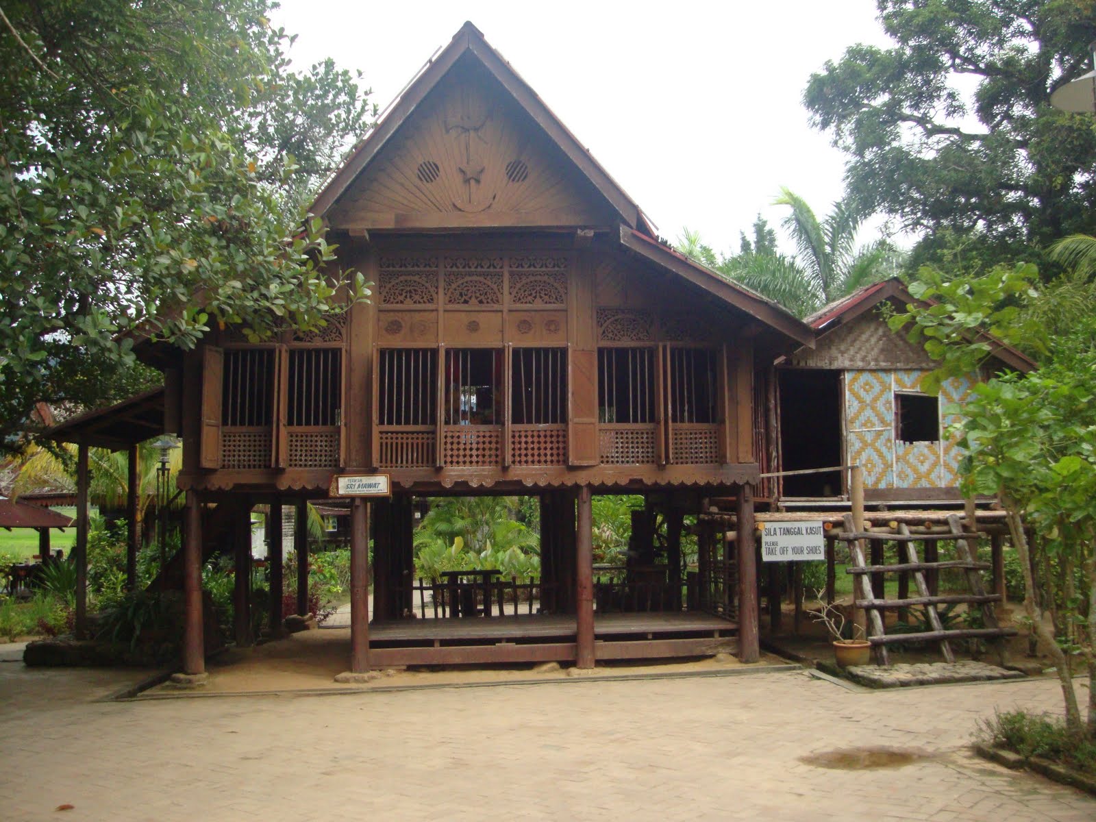  RUMAH  MELAYU  NUSANTARA