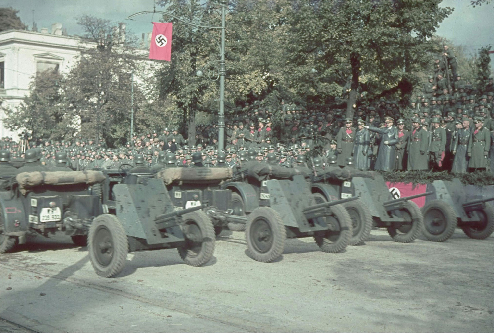 Германия 1939 год сентябрь. Парад в Варшаве 1939 вермахта. Парад вермахта в Варшаве 5 октября 1939. Парад в Германии 1939. Третий Рейх 1939.