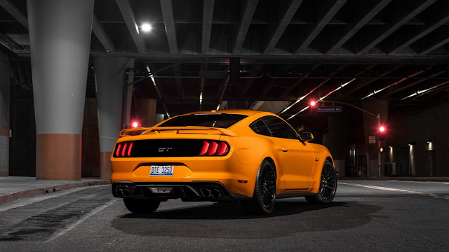 2018 FORD MUSTANG GT - Straight-line Star