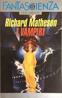 La copertina di I vampiri - Oscar Fantascienza 110