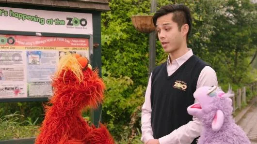 Sesame Street Episode 4512. Murray Has a Little Lamb. Murray and Ovejita visit the Staten Island Zoo. Dr Marc gives them information about the birds.