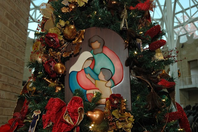 Fernbank's Winter Wonderland features the 2013 Philippine Christmas Tree designed by Isa Thompson