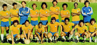 SELECCIÓN DE BRASIL - Temporada 1980-81 - Getulio, Toninho Cerezo, Carlos, Pedrinho, Nelinho, Socrates, Junior, Amaral, Raul; Nunes, Eder, Paulo Isidoro,  Renato, Serginho, Zé Sérgio y Zico - Foto de la Selección de Brasil, publicada en la Revista ONZE de agosto de 1980