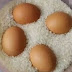 Ibu Ini Menaruh Telur Mentah ke Dalam Beras, Dan Lihat Hasilnya Bikin Melongo..