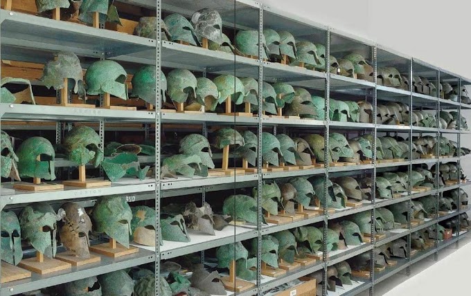 Склад бронзовых шлемов Музея Олимпия в Греции