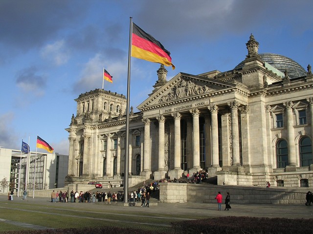 honorarios de arquitecto en alemania - Berlin Bundestag © Jswefu Makkeö