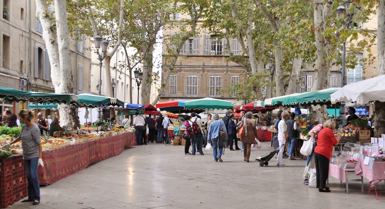 Les Cardeurs de lîlot insalubre à la création de la place Aix en 