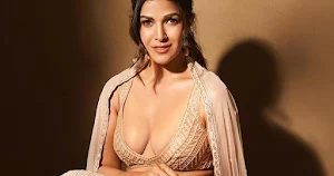 Nimrat Kaur cleavage tiny blouse lehanga hot indian actress