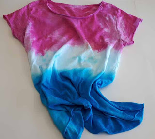 Camiseta teñida método tie-dye