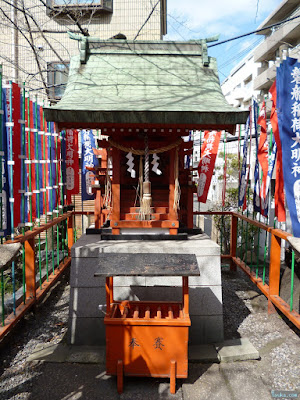 仁徳天皇東高津宮磐船稲荷神社祠