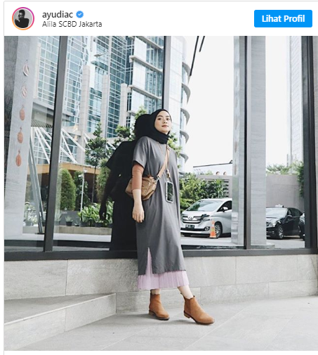 OOTD Hijab Simple dan Stylish ala Ayudia Bing Slamet