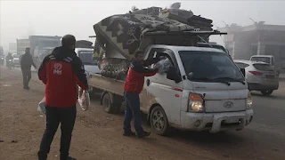 الإغاثة التركية تقدم مساعدات عاجلة لنازحين بإدلب السورية