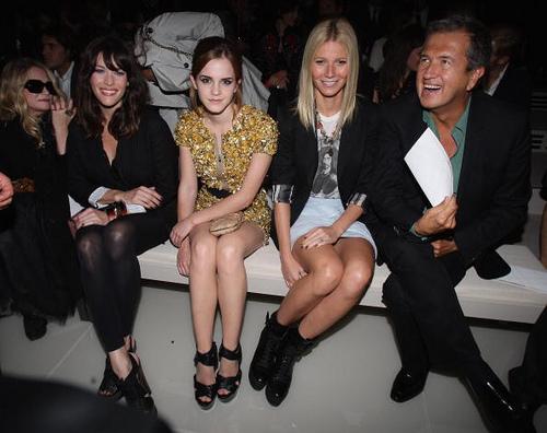 emma watson burberry show. Emma watson watch the Burberry