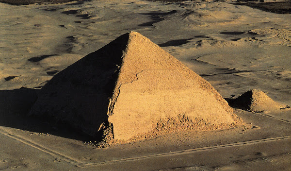 Πανοραμική λήψη της πυραμίδας Snefru