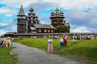 upacara penduduk karelia di kizhi island rusia