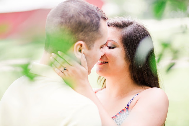 Kinder Farm Park Engagement Photos | Photos by Heather Ryan Photography