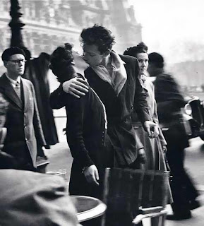 Robert Doisneau, Bacio all'Hotel de Ville, 1950 Parigi