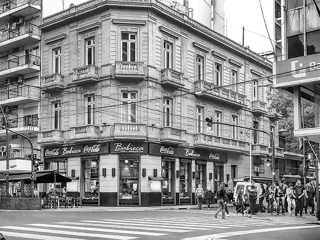 Esquina Sta.Fe y Riobamba, Buenos Aires.