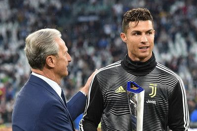 Gagal Meraih Ballon d'Or 2019, Cristiano Ronaldo Menerima Penghargaan Pemain Terbaik Serie A