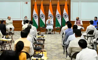 प्रधानमंत्री मोदी ने नए मंत्रियों को दी सलाह, पुराने साथियों का किया जिक्र