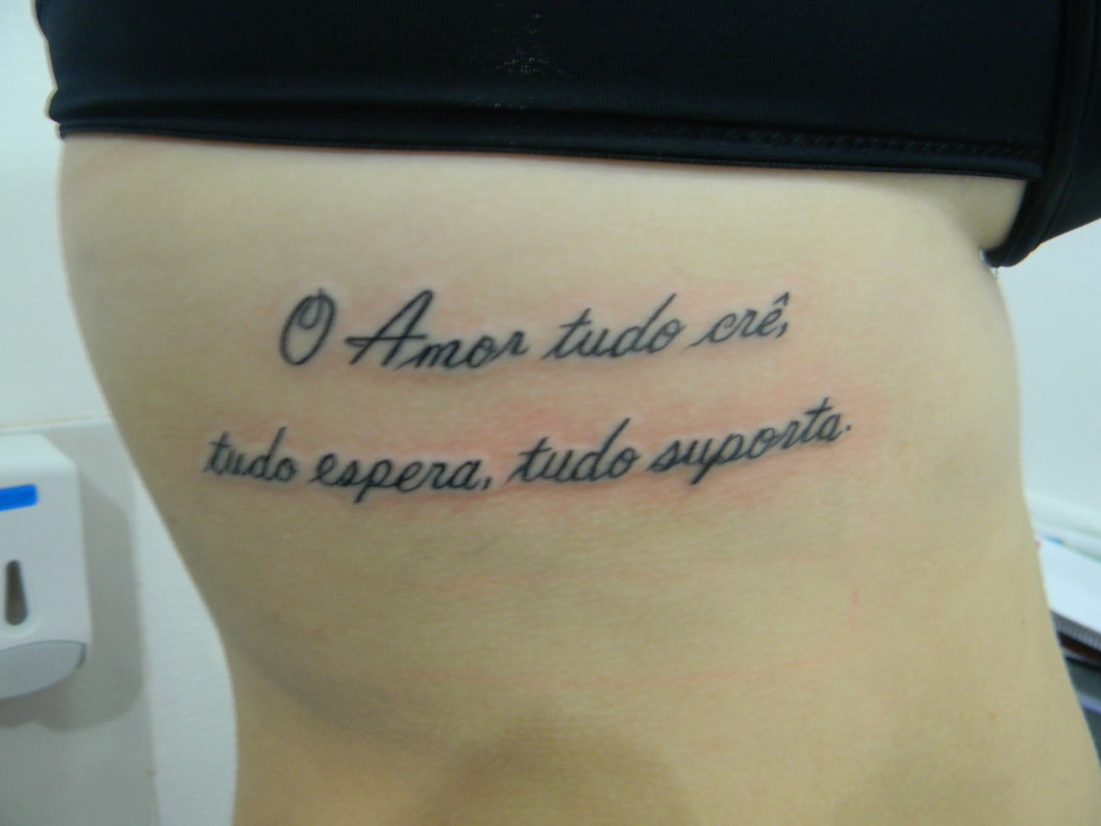 Imagens de tatuagens de frases na costela