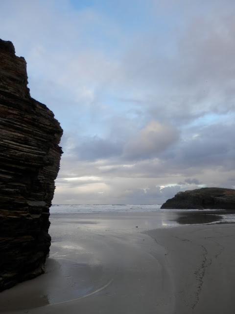 Spain, Cathedrals Beach   by E.V.Pita (2015)  http://evpita.blogspot.com/2015/11/spain-cathedrals-beach-playa-de-las.html   Playa de las Catedrales (Ribadeo)  por E.V.Pita (2015)   Praia das Catedrais (Ribadeo)