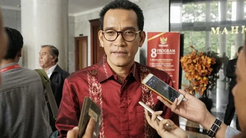 Layak Disanksi Kasus Kerumunan HRS, Refly Minta Jokowi Tegur Mahfud MD