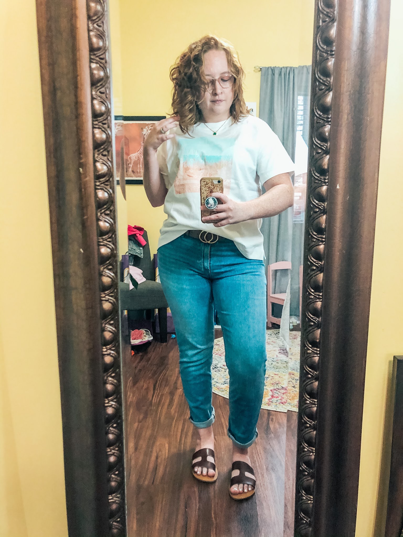 beach-scene-tee-boyfriend-jeans-sandals