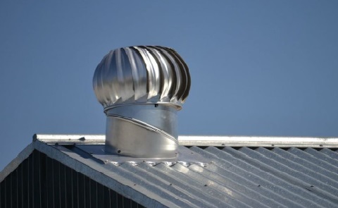Turbin Ventilator Di Atap Bangunan