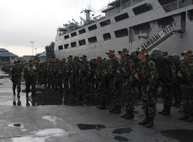 Kasdam III Siliwangi Brigjen TNI Sudirman Kadir saat Inspeksi pasukan di Kolinlamil 