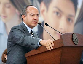 Felipe Calderón en pleno discurso