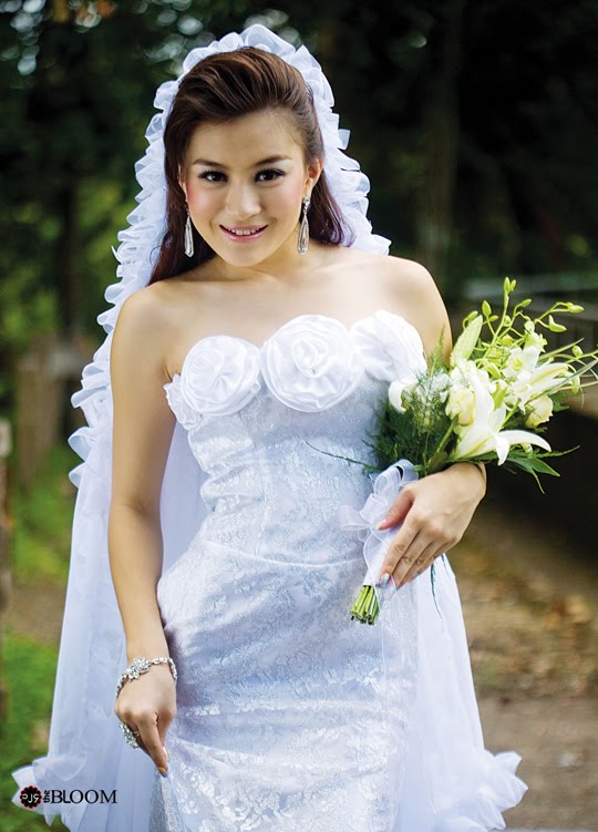 Wut Hmone Shwe Yi is pretty and beautiful in white wedding dress