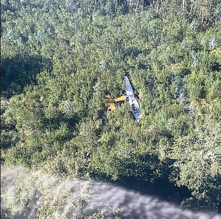 Un Fallecido y Dos Lesionados tras Capotaje de Avioneta