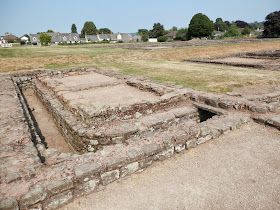 Wales, Roman Amphitheatre of Caerleon (Isca)    by E.V.Pita /   http://evpitapictures.blogspot.com/2015/04/wales-roman-amphitheatre-of.html   /  Gales, anfiteatro de Caerleon (Isca)   por E.V.Pita