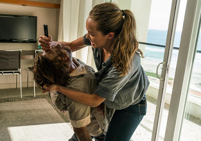 Fear The Walking Dead: Alicia (Alycia Debnam-Carey) vs Zombie