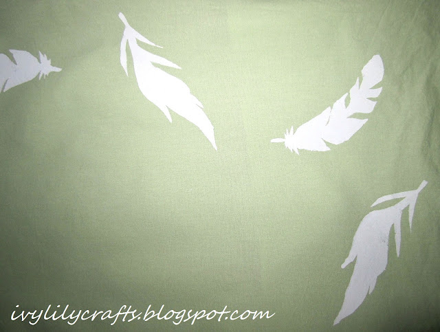 Fabric Print DIY: Feathers on a pillowcase. 