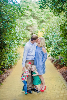 Wizard of Oz inspired family and children's photo shoot. Yellow Brick Road photo shoot. Photo by Elles Photography