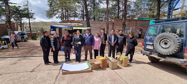 Heute Morgen haben die Schüler der Bildungseinheit von Taquiza - Bolivien die Schulmaterialien erhalten.