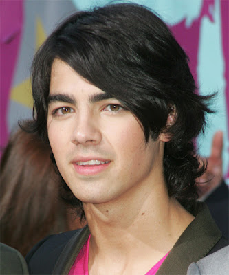 JOE JONAS MEDIUM LAYERED HAIR STYLE