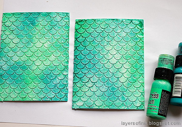 Layers of ink - Textured Vintage Notebook Tutorial by Anna-Karin Evaldsson. Paint with Distress Ink.