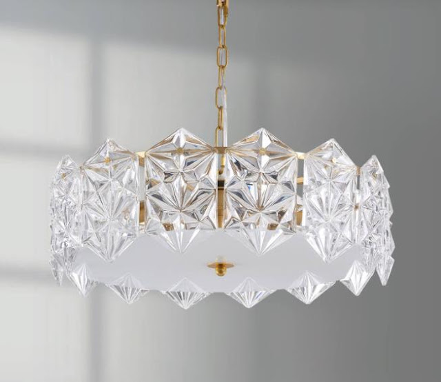 Though often used interchangeably, pendants and chandeliers have distinct differences in design, materials, size, and functions