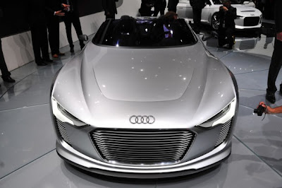 Audi E-Tron Quattro Spyder: Live Paris 2010